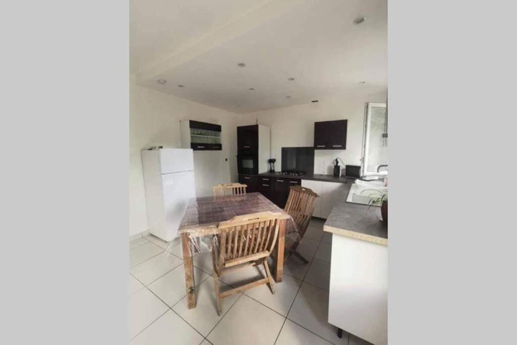 Maison Centre De Bellegarde Avec Jardin Et Terrasse Equipee D'Un Salon De Jardin Et D'Un Barbecue Cuisine Equipee 3 Chambres Avec 2 Lits Double 140X190 Et 2 Lits Simple Chauffage Poele A Granules Parking Gratuit Devant La Maison Bellegarde-du-Loiret Buitenkant foto