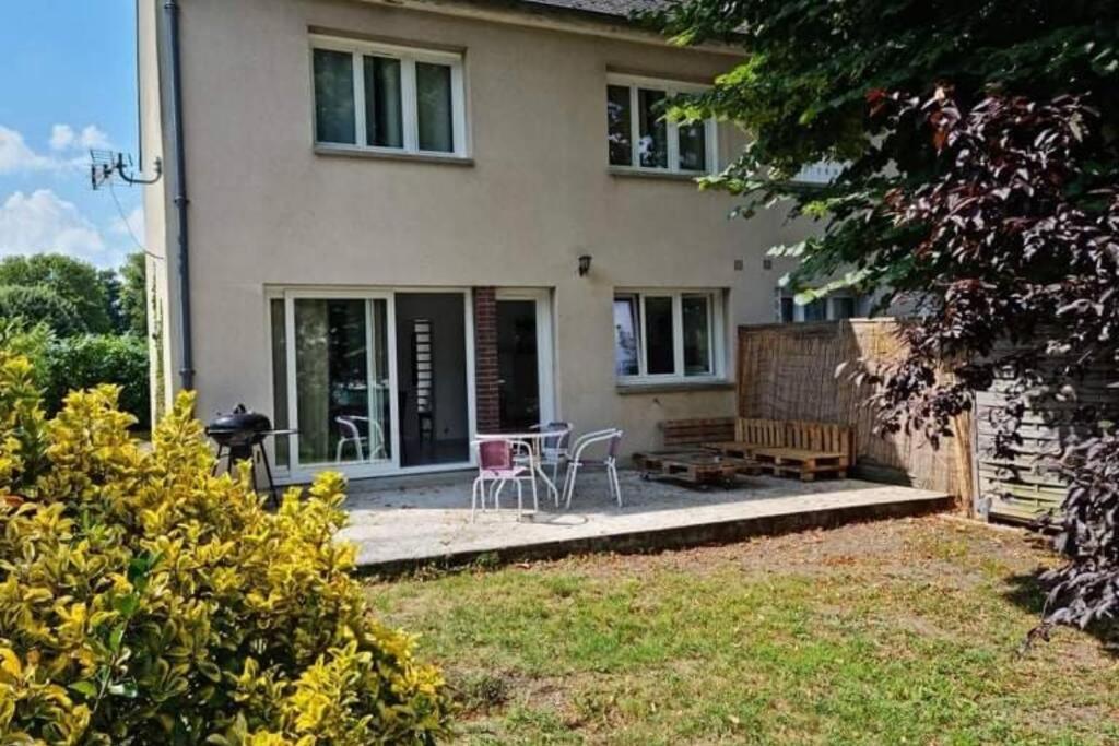 Maison Centre De Bellegarde Avec Jardin Et Terrasse Equipee D'Un Salon De Jardin Et D'Un Barbecue Cuisine Equipee 3 Chambres Avec 2 Lits Double 140X190 Et 2 Lits Simple Chauffage Poele A Granules Parking Gratuit Devant La Maison Bellegarde-du-Loiret Buitenkant foto